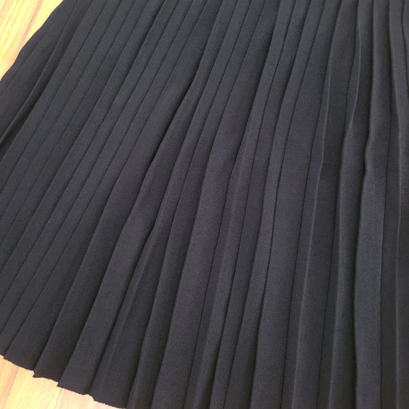 Jones New York Pleated Black Skirt Knee Length for women- 1X - Picture 3 of 7